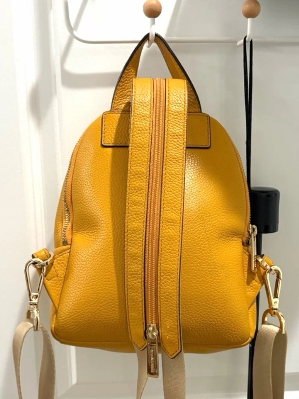Michael Kors compact pebbled