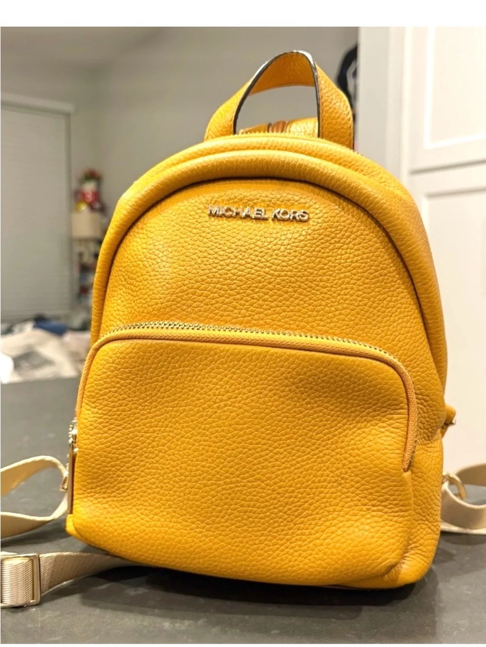 Michael Kors compact pebbled