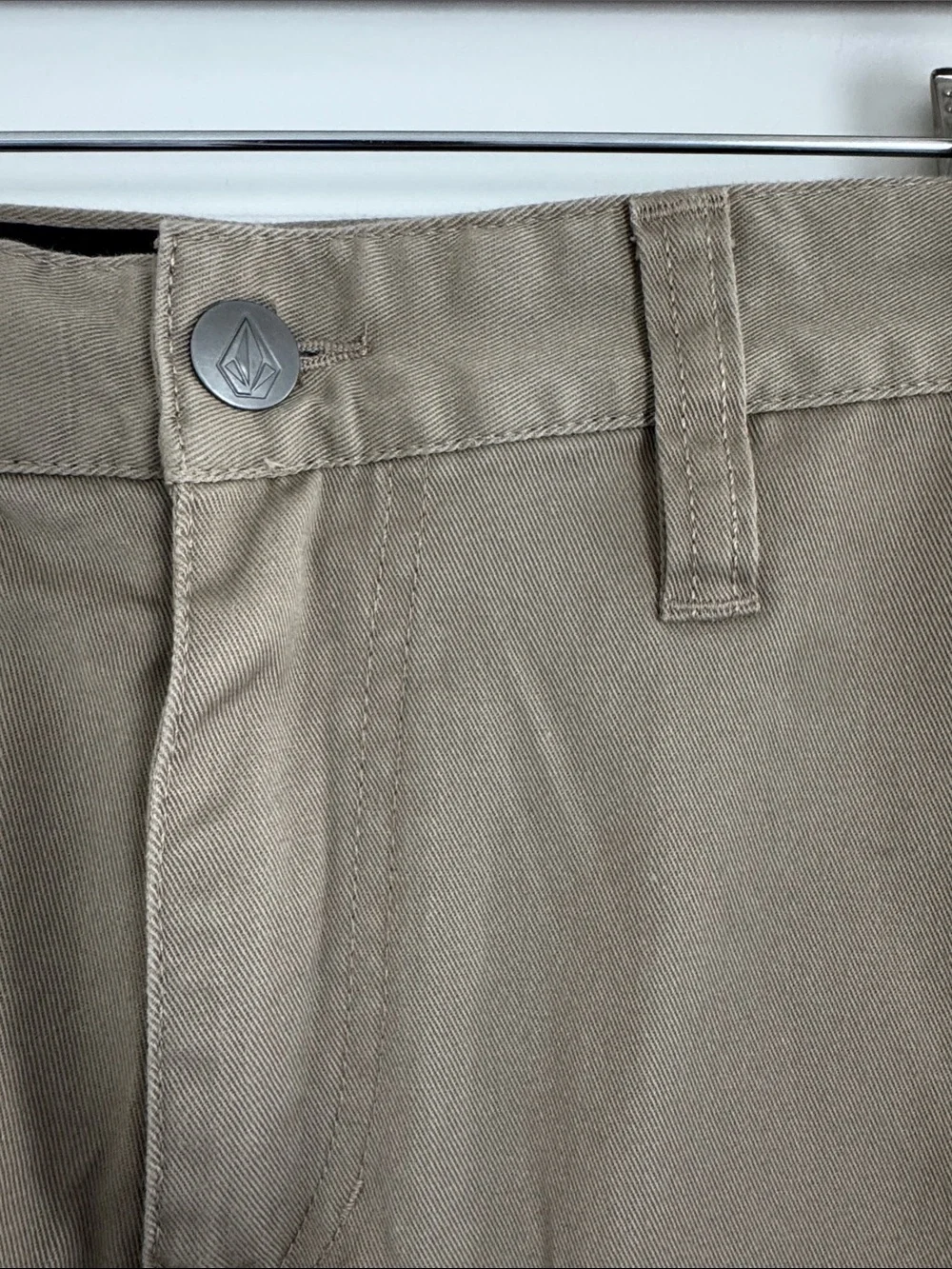 NWOT Men’s Volcom Beige Stretch Dress Shorts 29