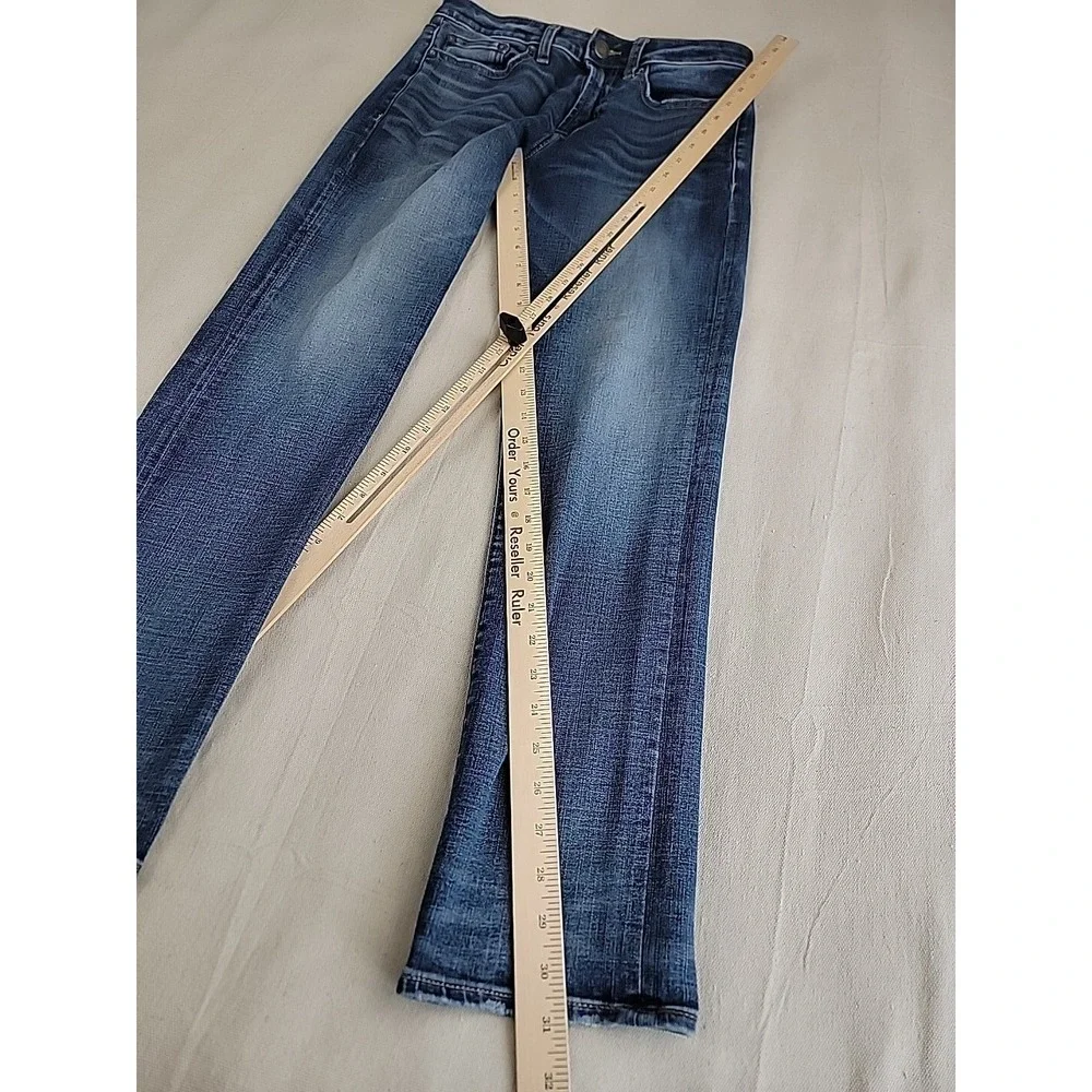 American Eagle Outfitters comfortable closure style