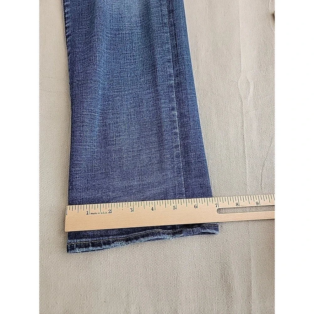 American Eagle Outfitters button lived
