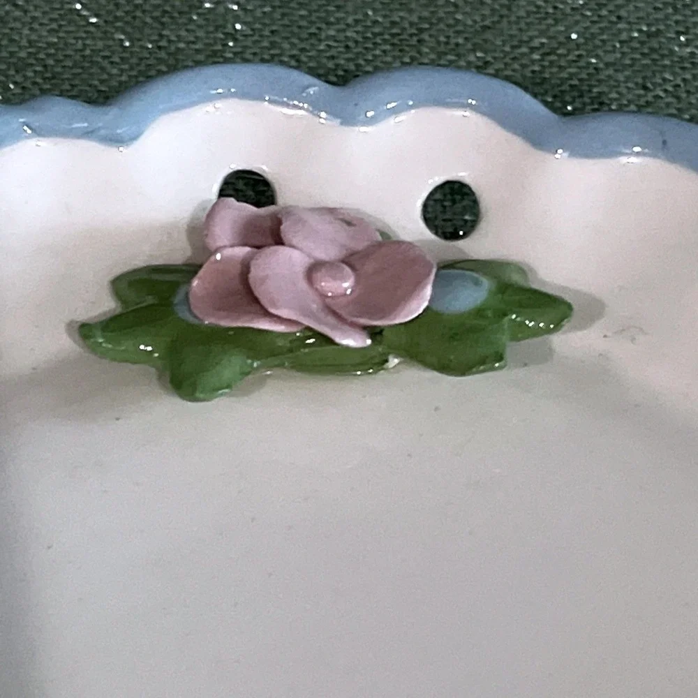1940-1950's CALIFORNIA CLEMINSONS FLORAL HANGING WALL PLATE 5 Inches