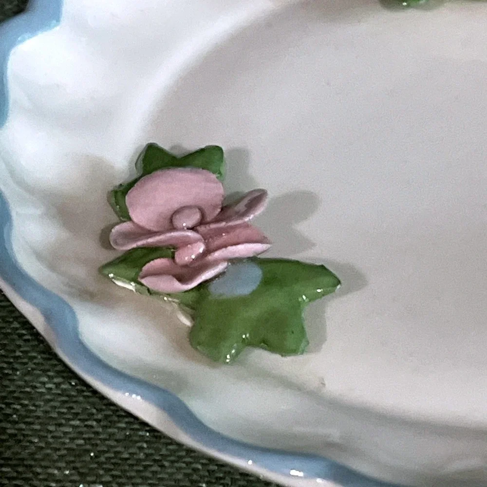 1940-1950's CALIFORNIA CLEMINSONS FLORAL HANGING WALL PLATE 5 Inches