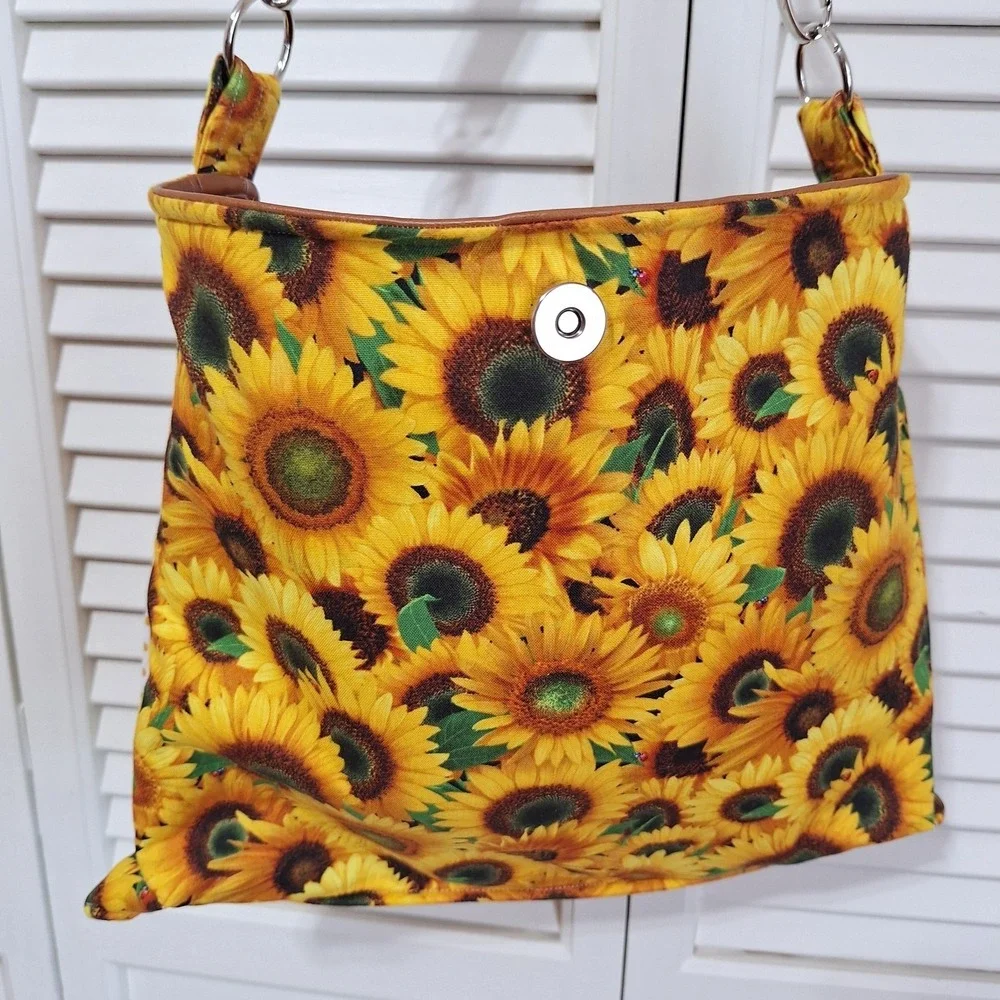NeeJee Wear pockets tags