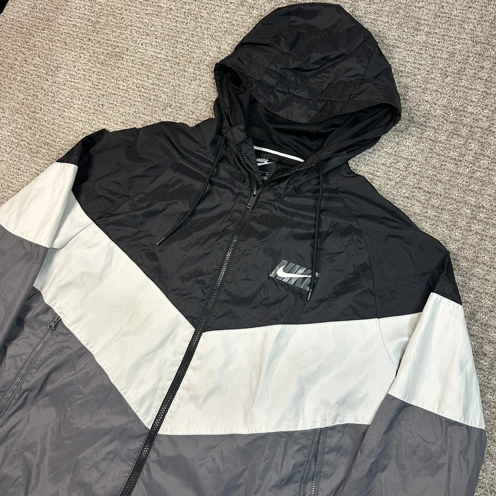Nike sportswear windrunner