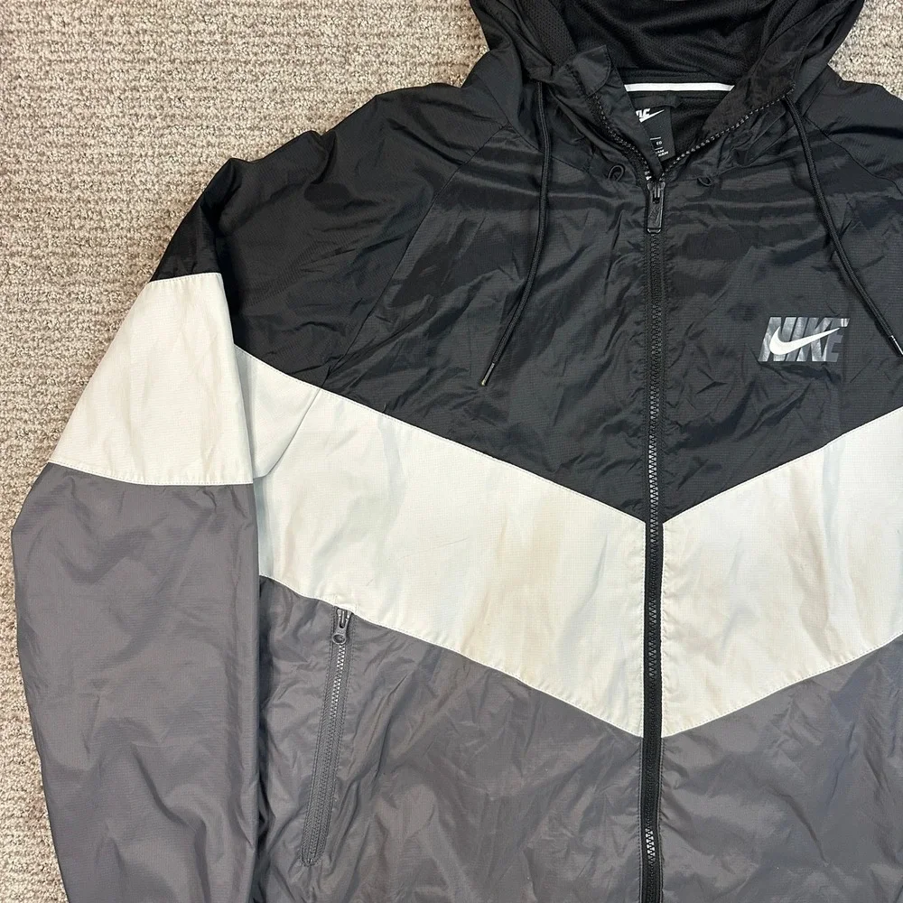 Nike sportswear windrunner