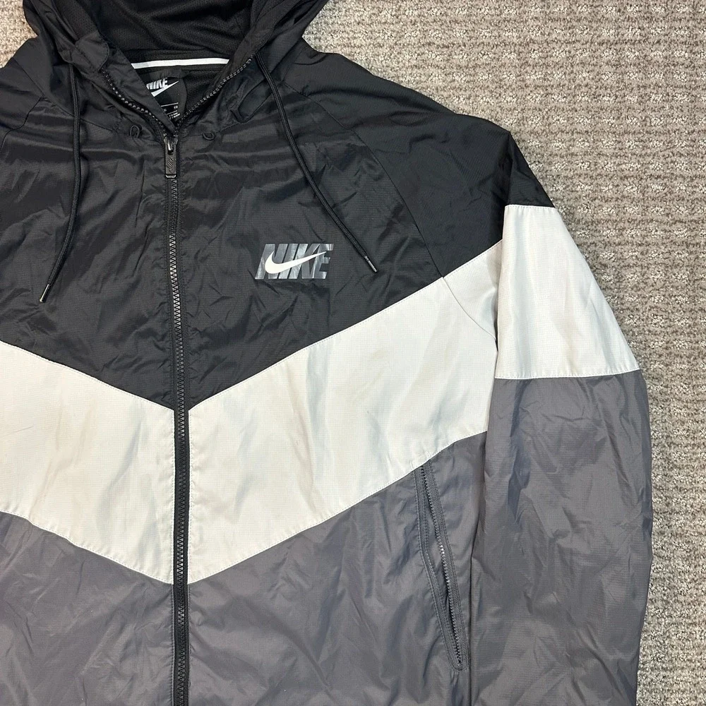 Nike sportswear windrunner