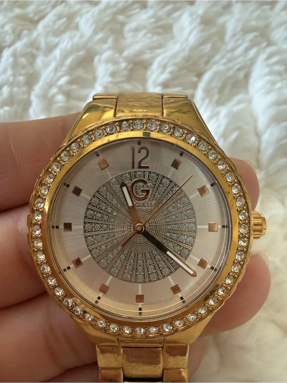 Guess shimmer accents adds