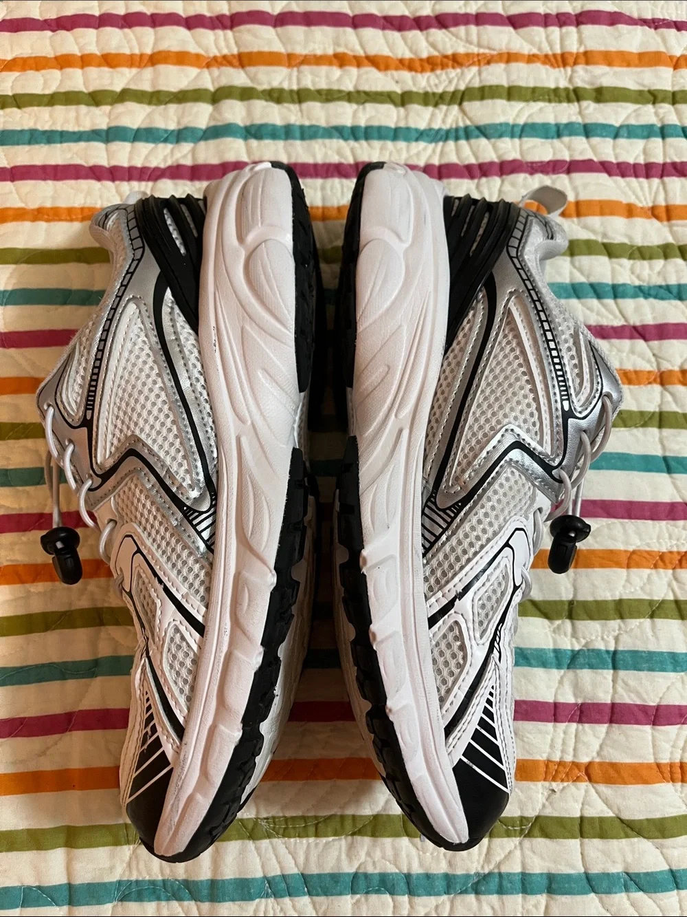 Men’s size 81/2 Avia tennis shoes