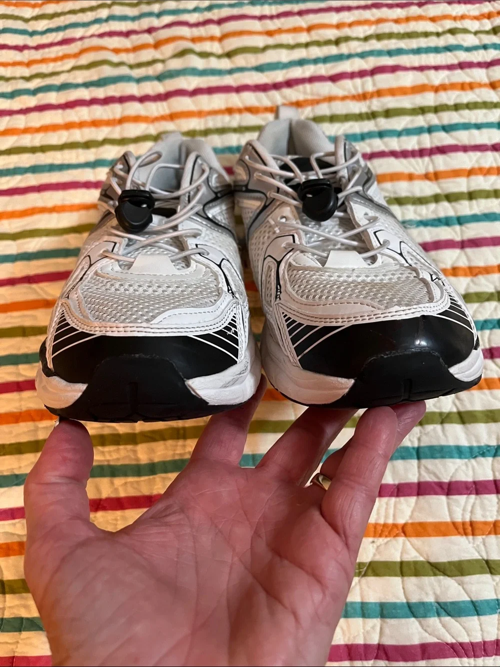 Men’s size 81/2 Avia tennis shoes