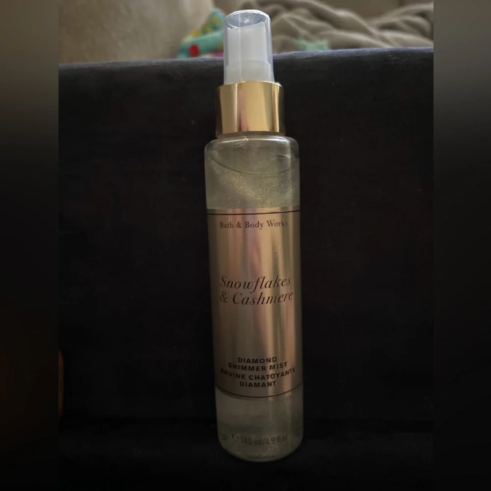 Bath & Body Works snowflakes cashmere