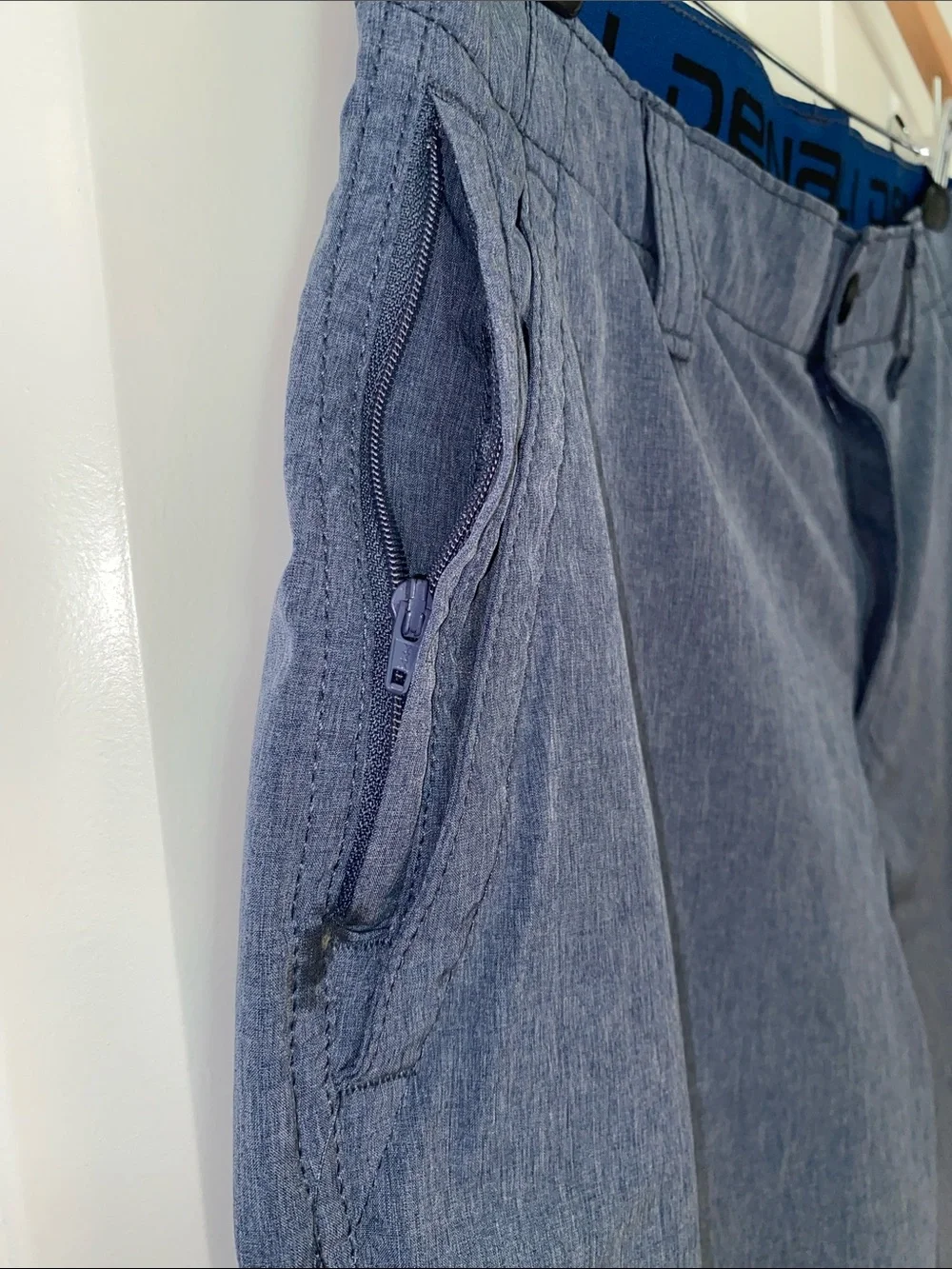 Denali Men's Chambray Blue Flat-Front Shorts size Waist 32