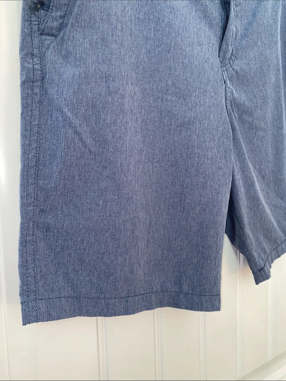 Denali Men's Chambray Blue Flat-Front Shorts size Waist 32