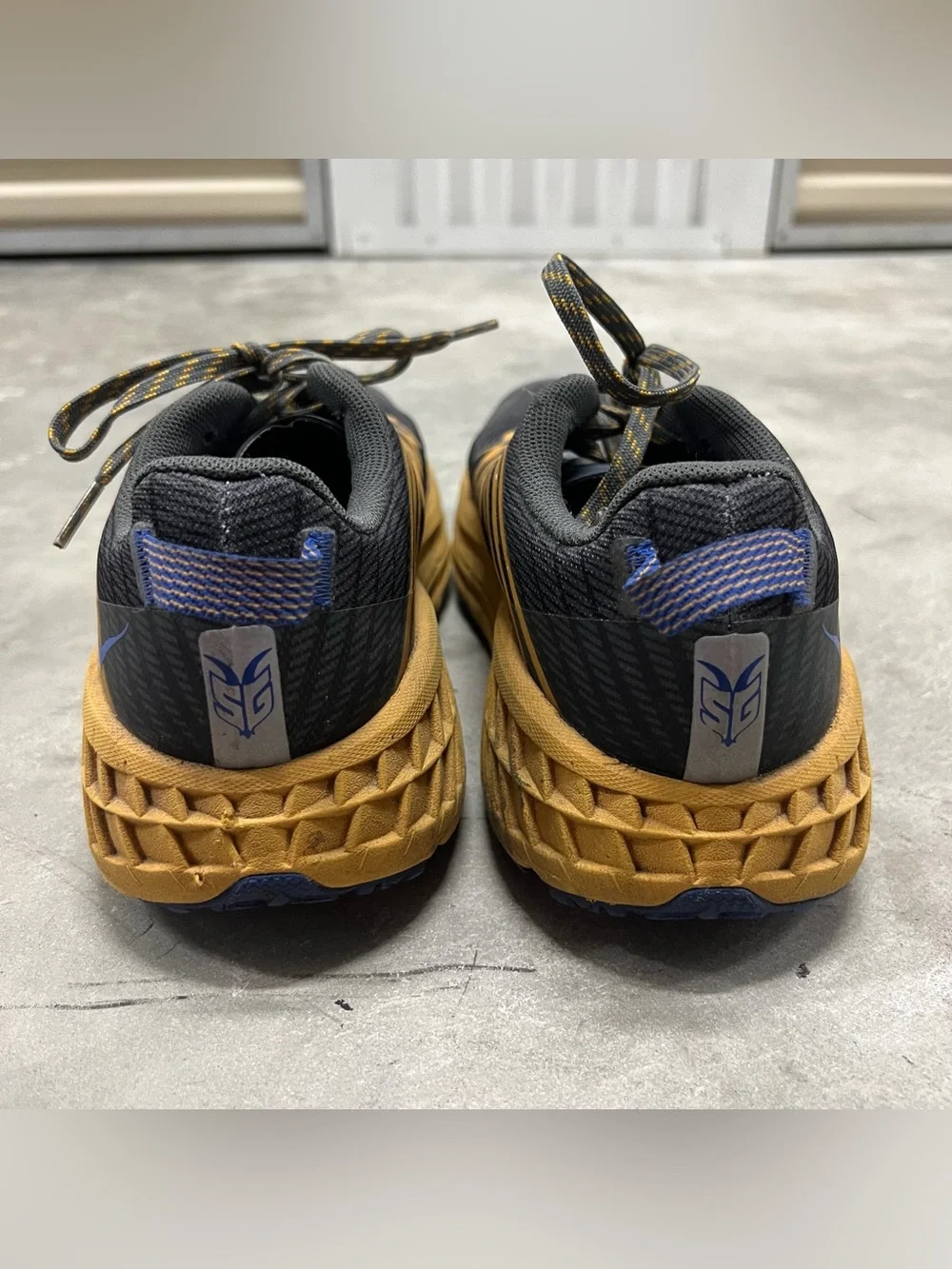 Hoka One One Speedgoat 4 Mens Running Shoes Size 10 Sneakers Golden Yellow