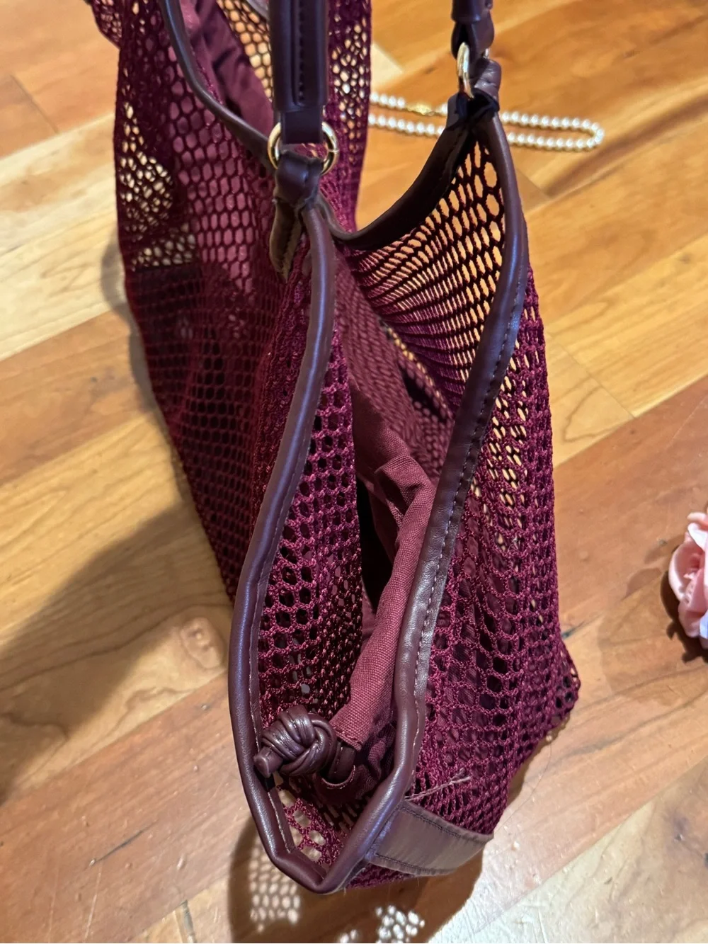 Women's Mesh Tote Bag in Burgundy