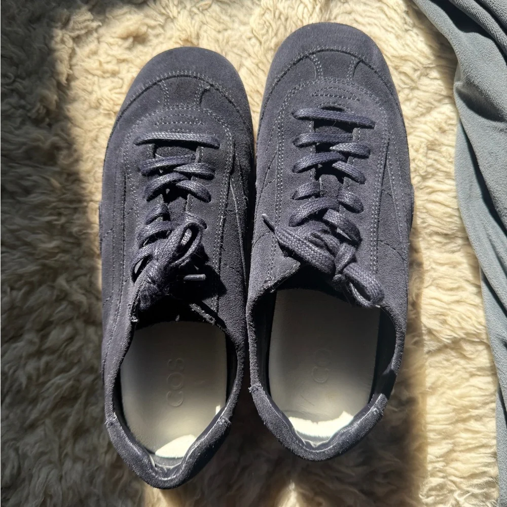 COS suede upper