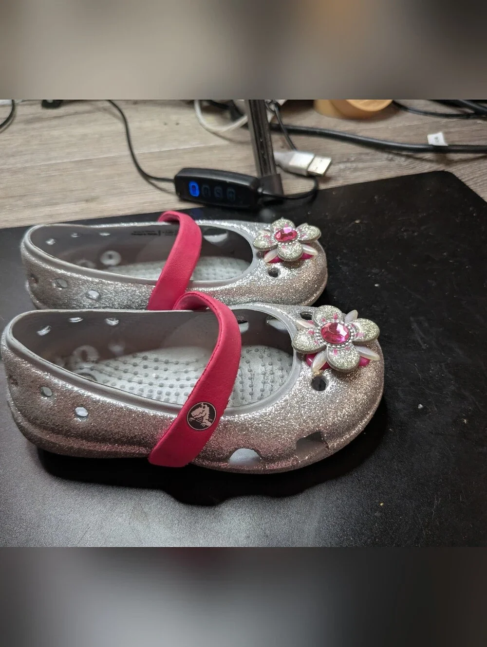 Crocs Kids Keeley Glitter Springtime Flats silver Raspberry pink strap Size 5