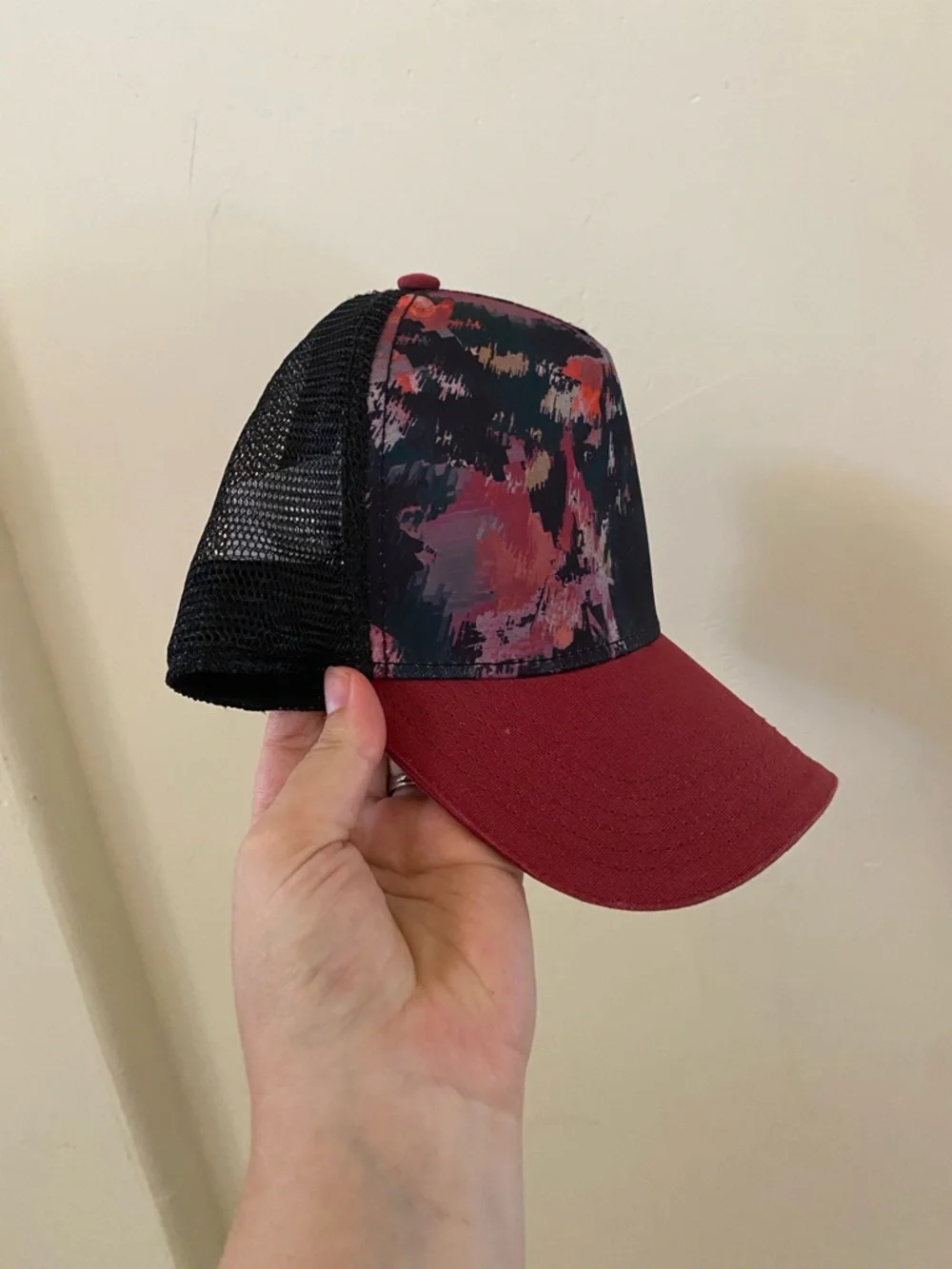 prAna Abstract Camo Trucker Hat Snapback Mesh Mesh Cap Burgundy Black
