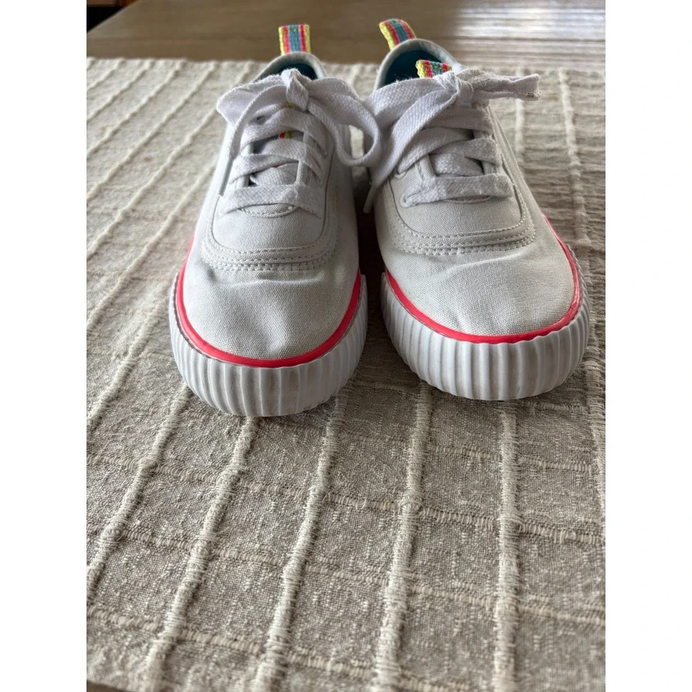 Keds jump kick