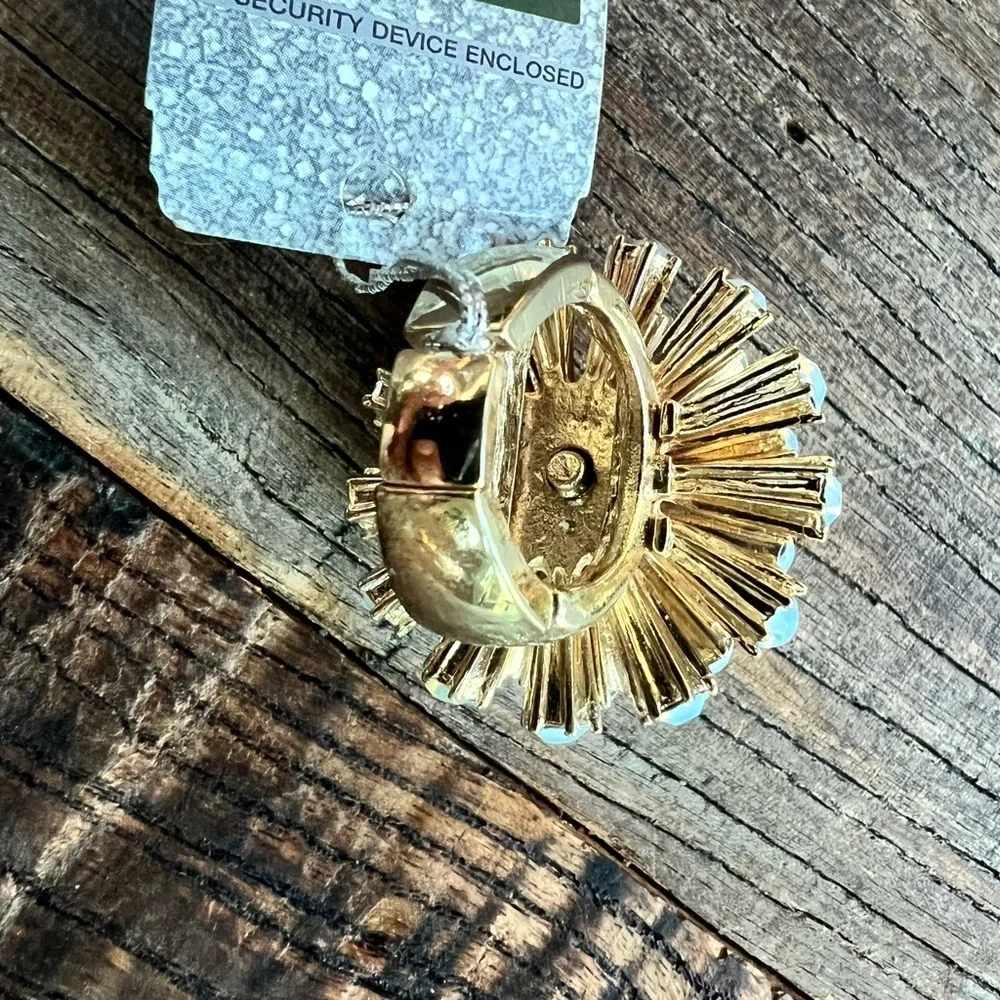 N/A gold ring