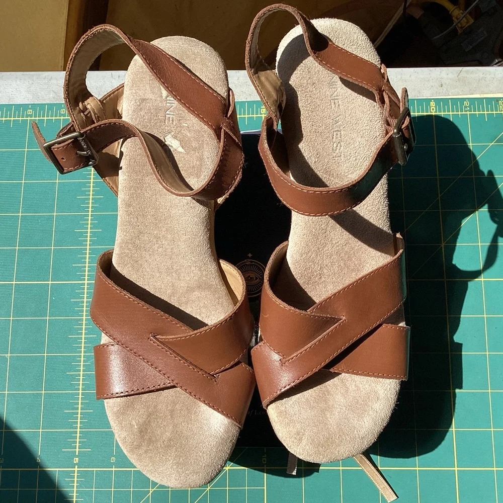 Vintage Y2K Nine West Brown Wedge Sandals Sz 9 Boho Hippie Athleisure Travel