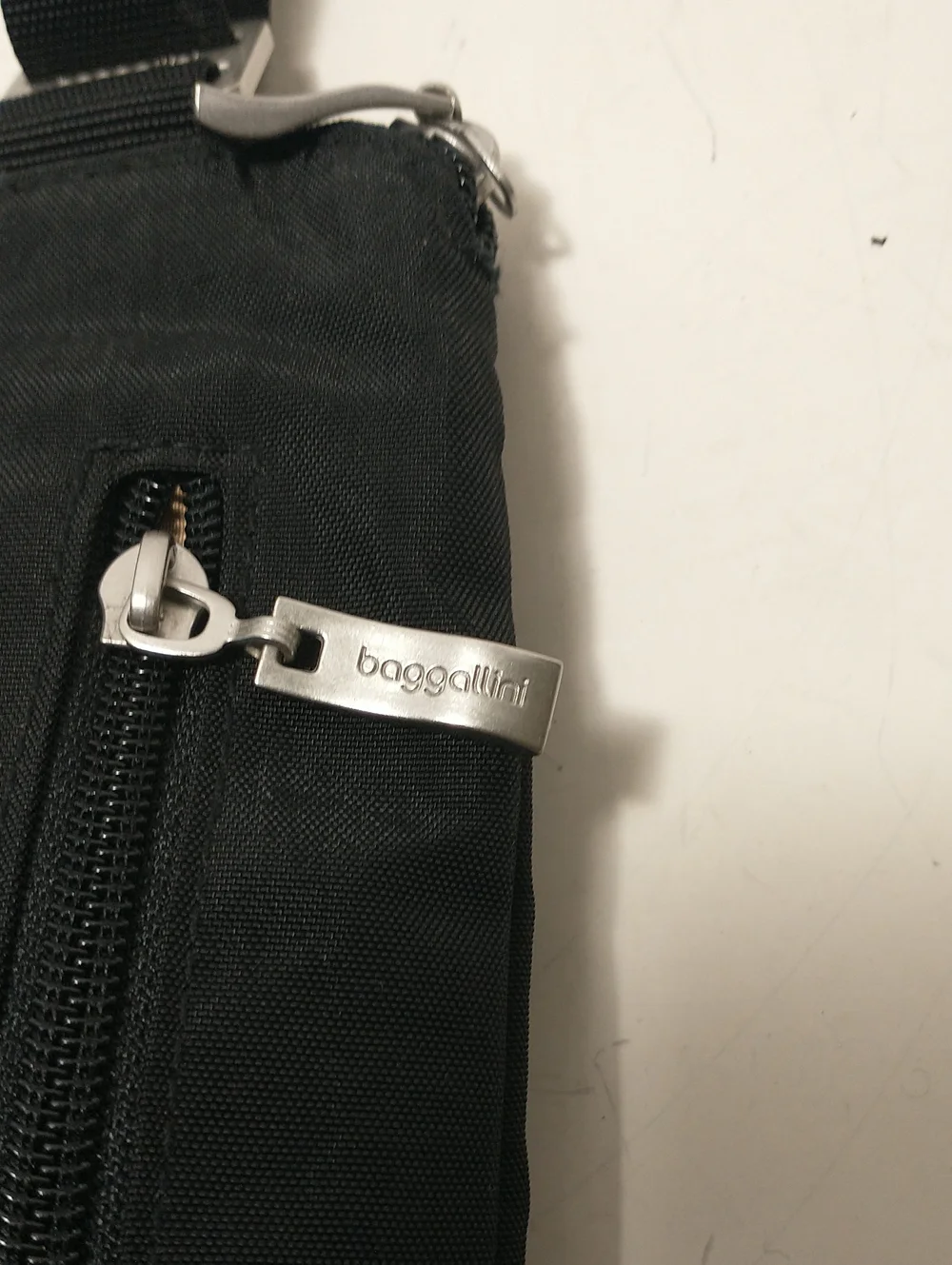 Baggallini Black Nylon Crossbody, Adjustable Straps, Multiple Pockets, 8.5