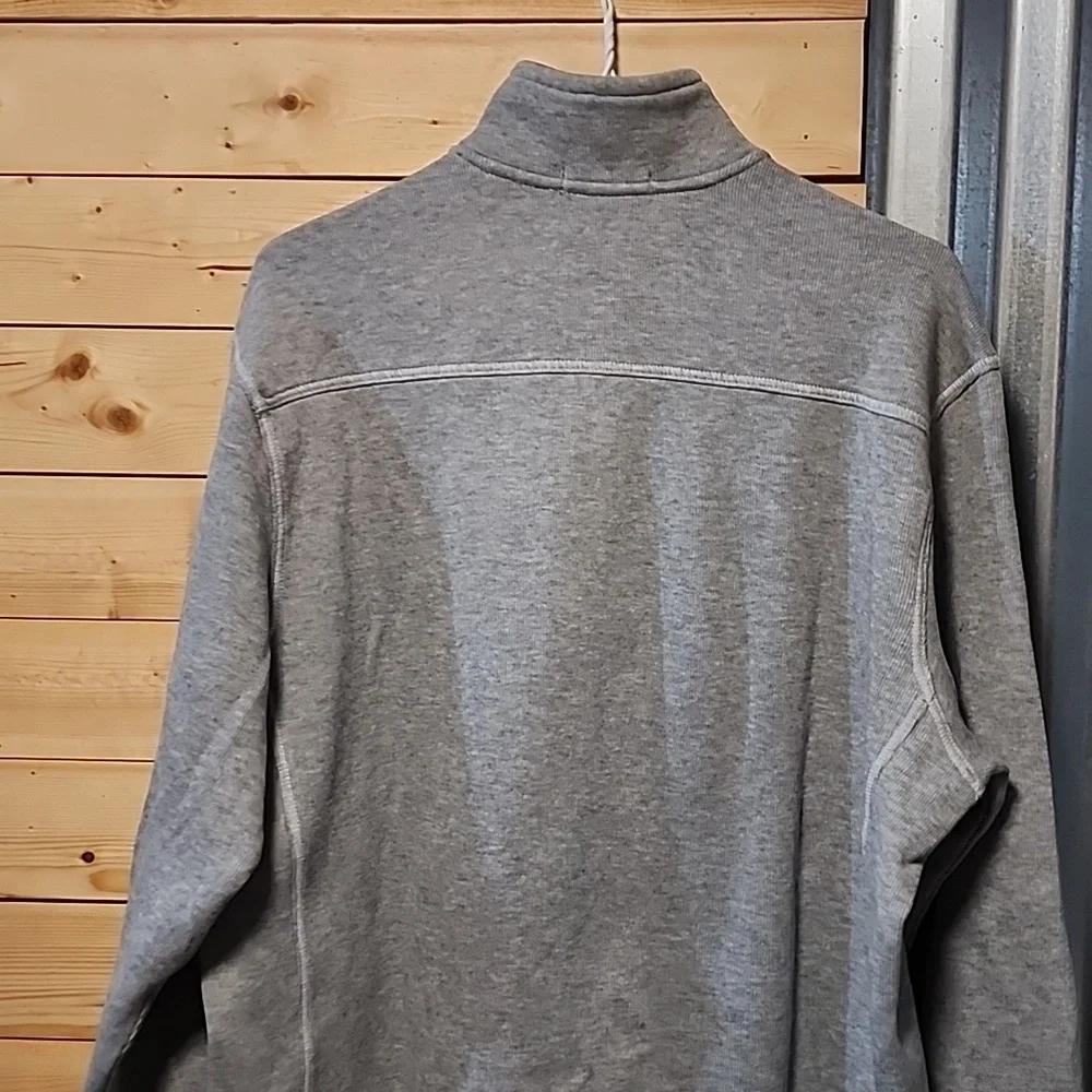 Tommy Bahama hem rips
