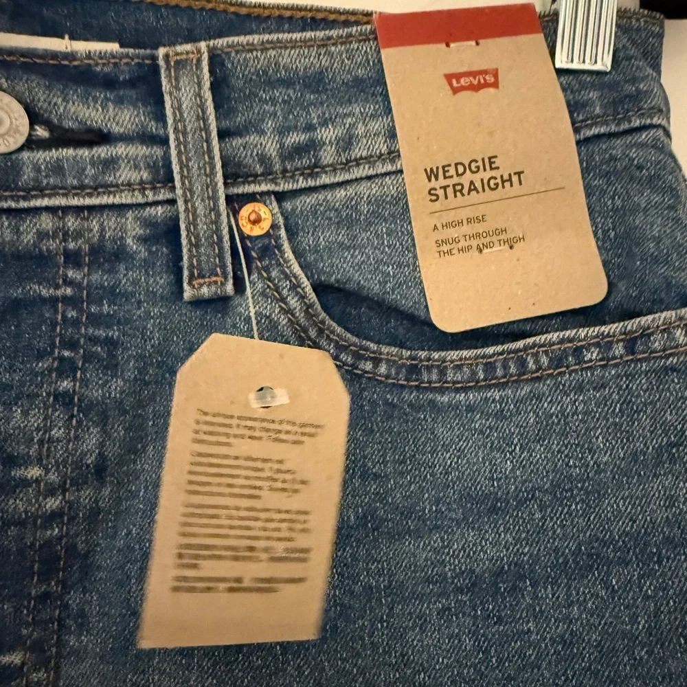 Levis timeless straight