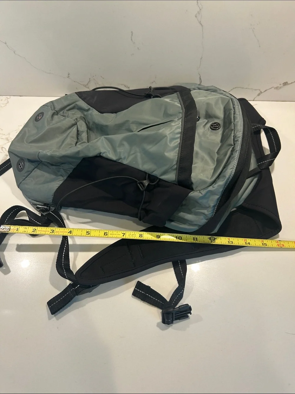 lululemon athletica straps pockets