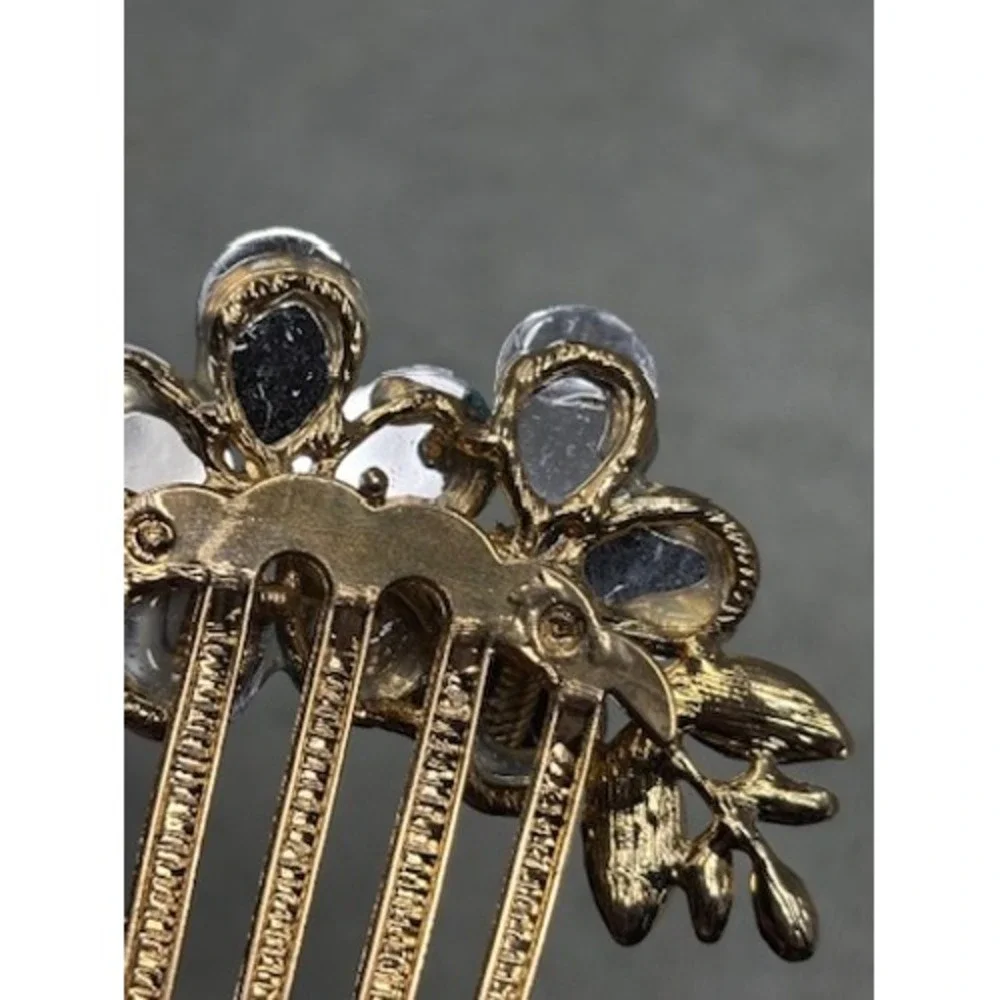 Unbranded gold tone
