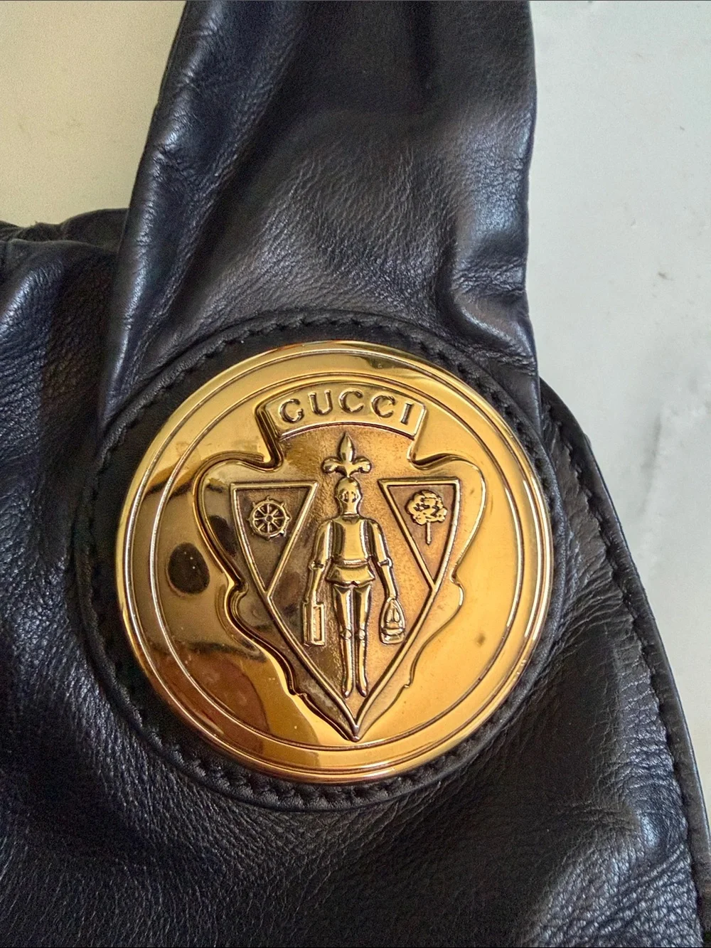 Gucci medallion black