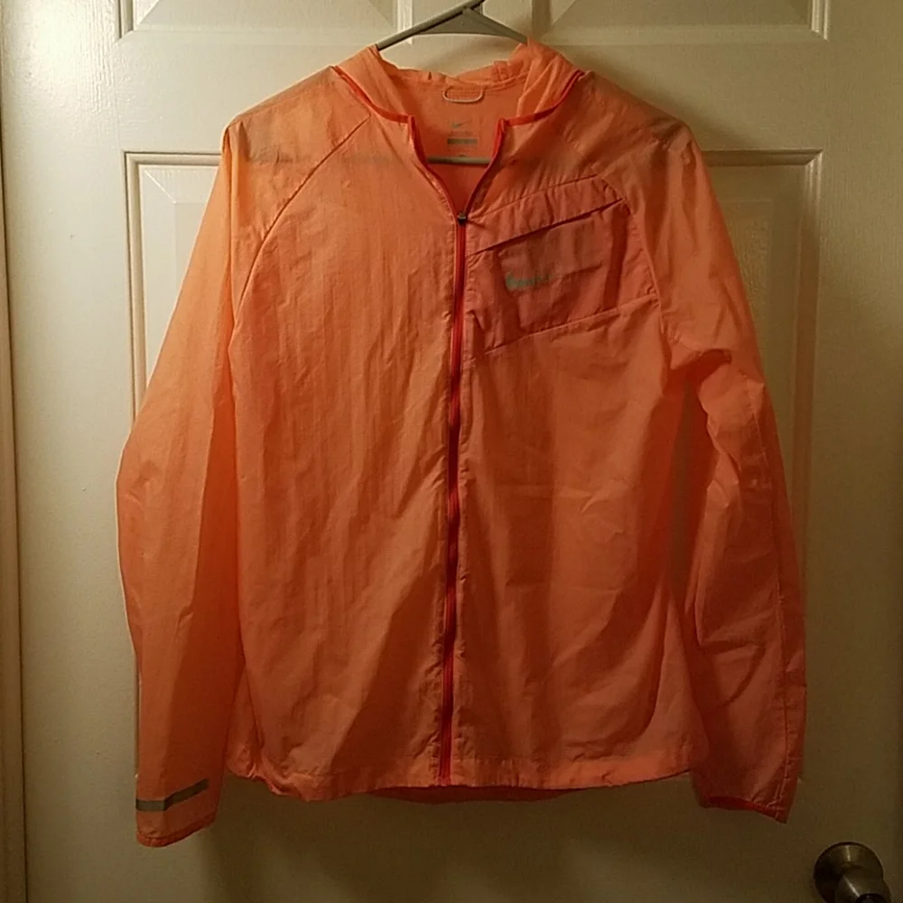 Nike women peachy