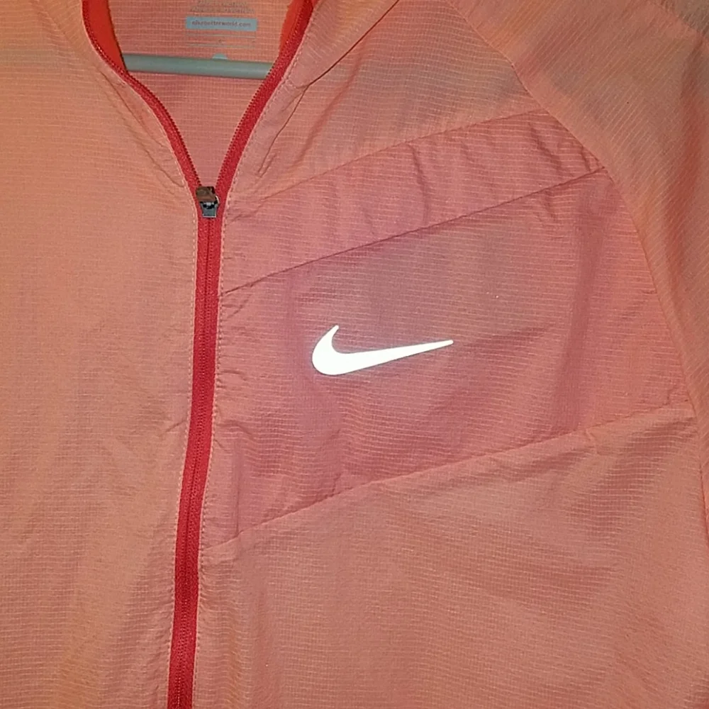 Nike women peachy
