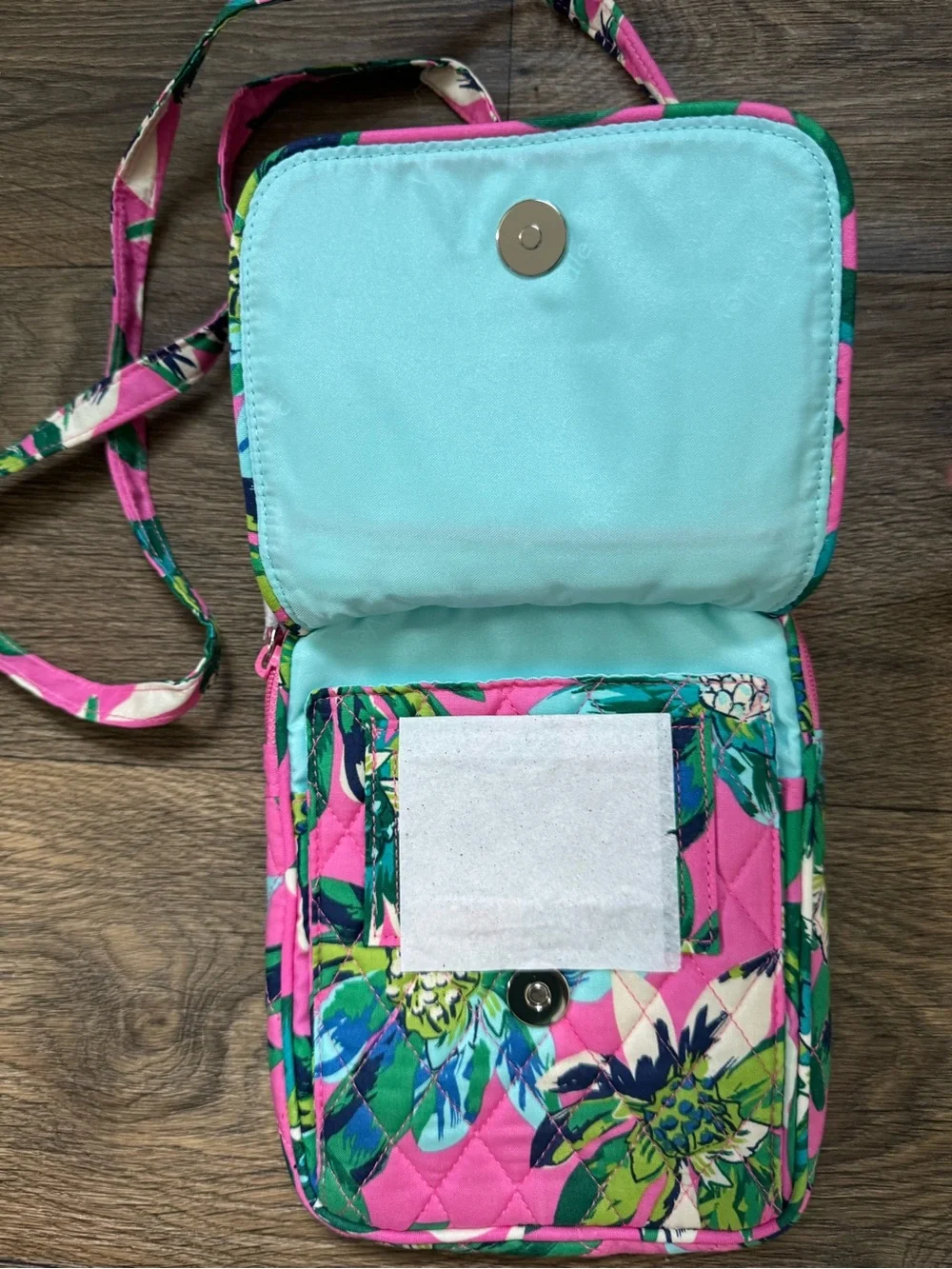 Vera Bradley organized pockets zippered