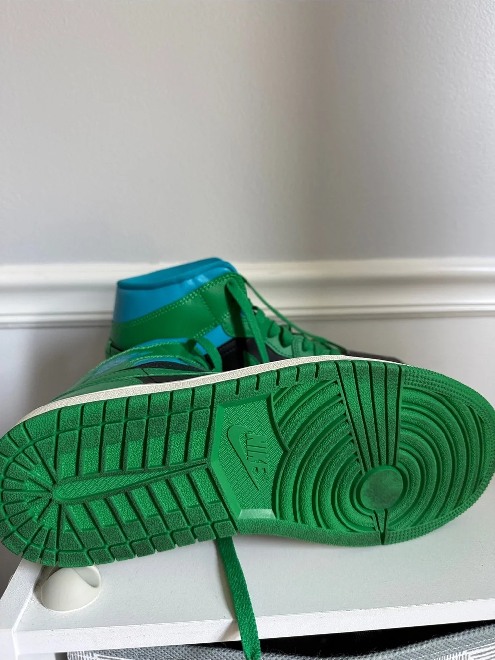 Nike mid top