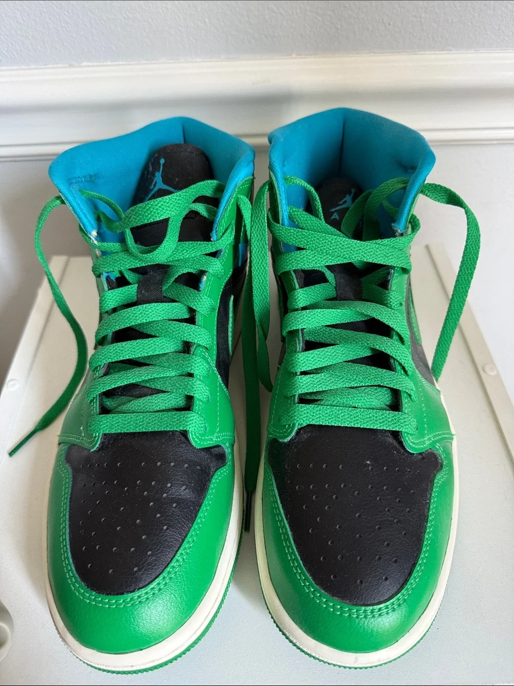 Nike mid top