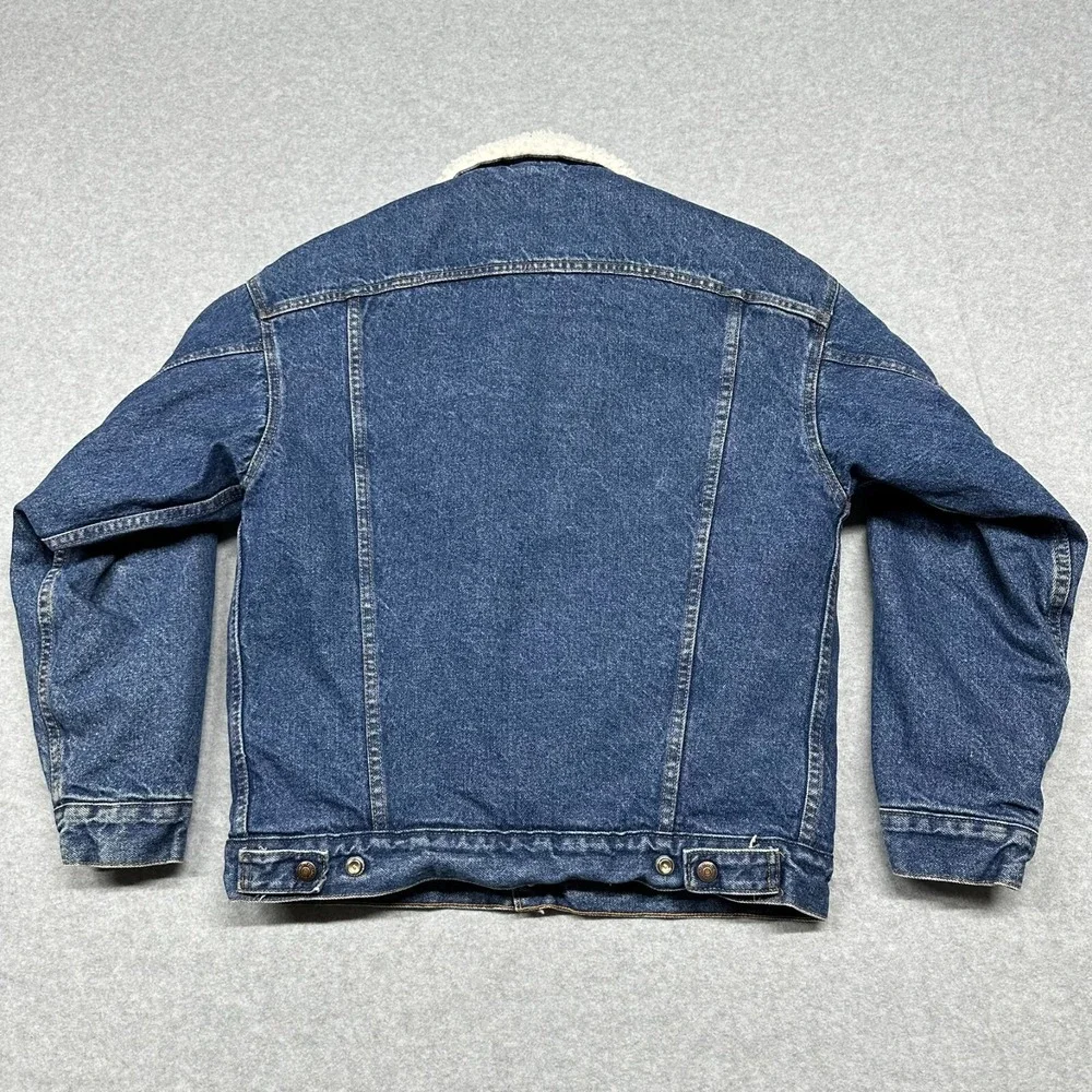 Levis features style