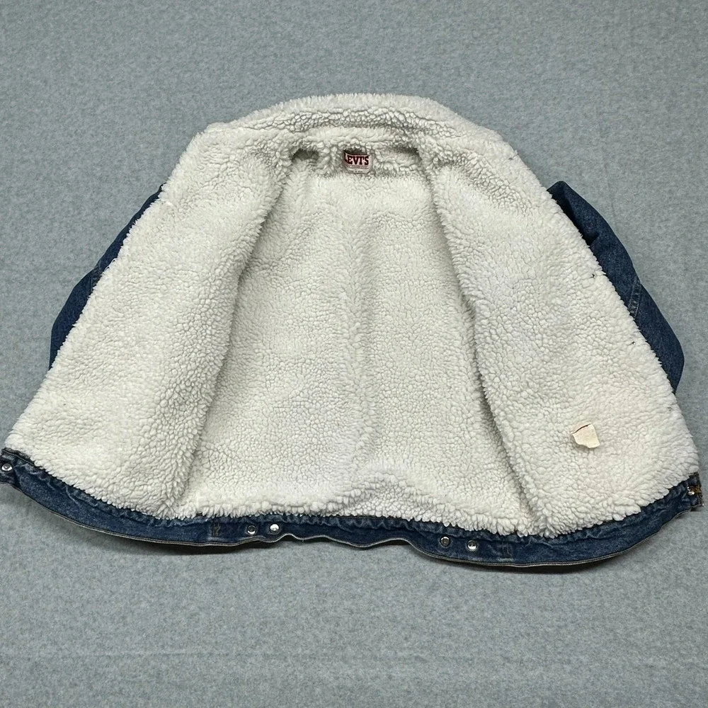 Levis features style