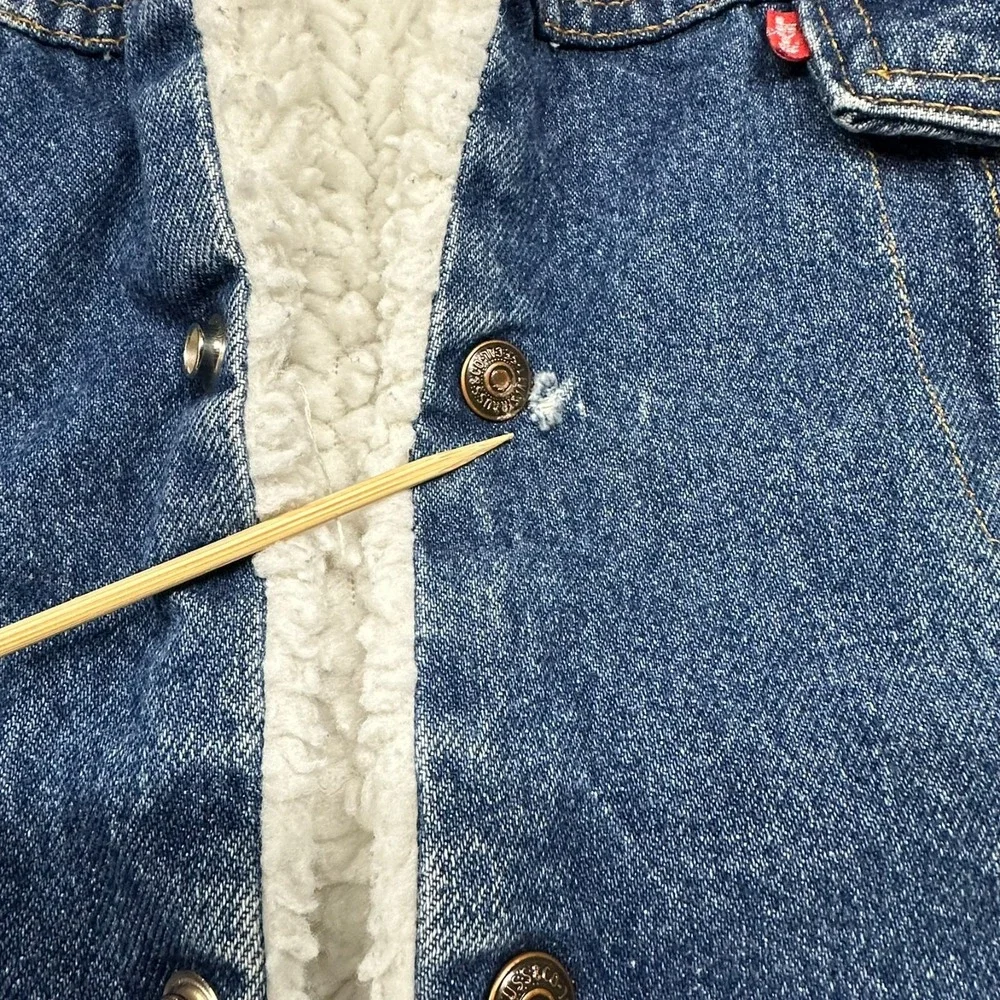 Levis features style