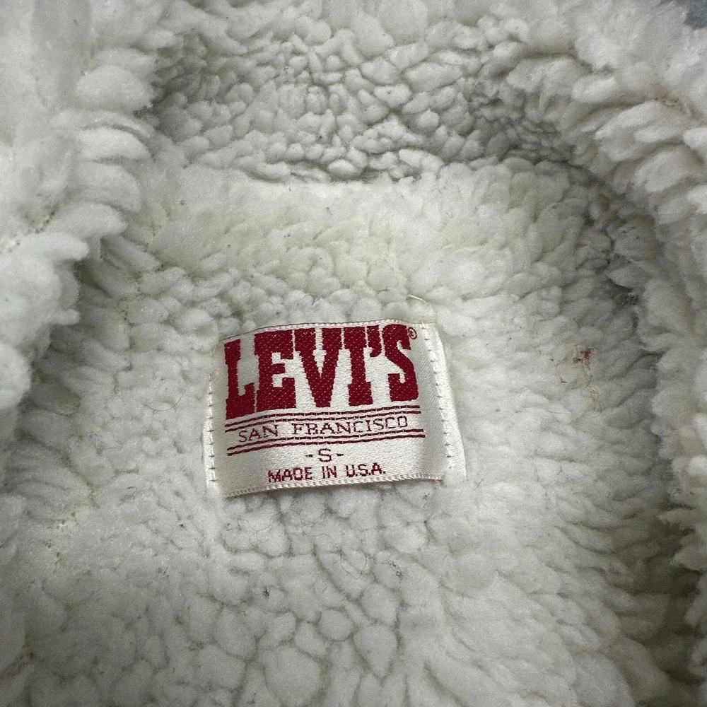 Levis features style