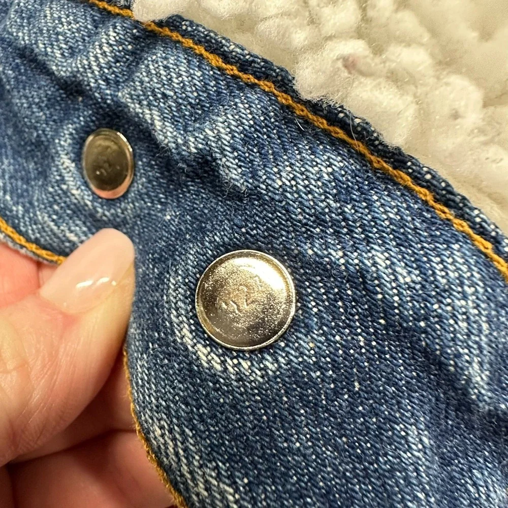 Levis features style