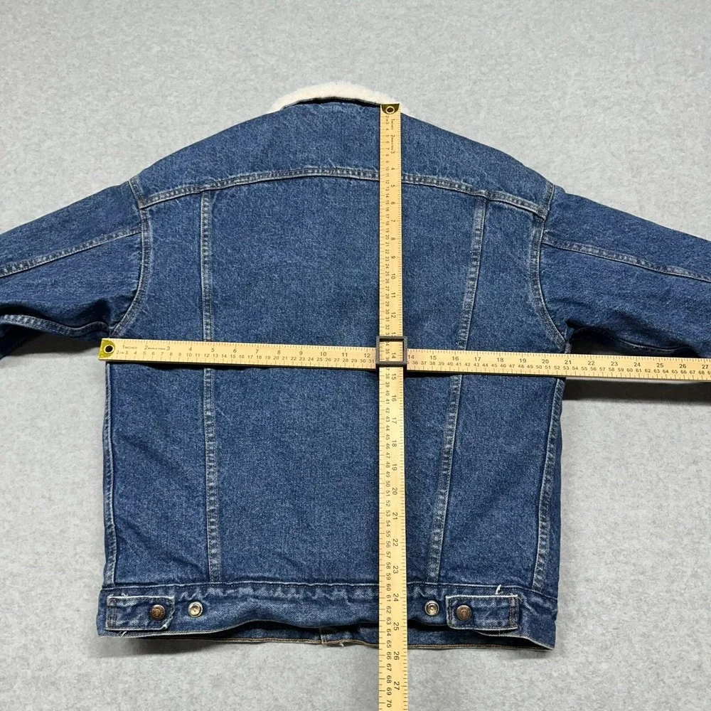 Levis features style