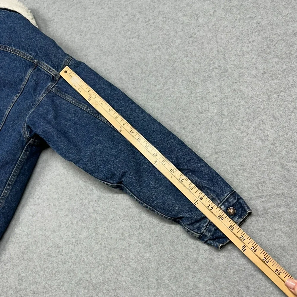 Levis features style