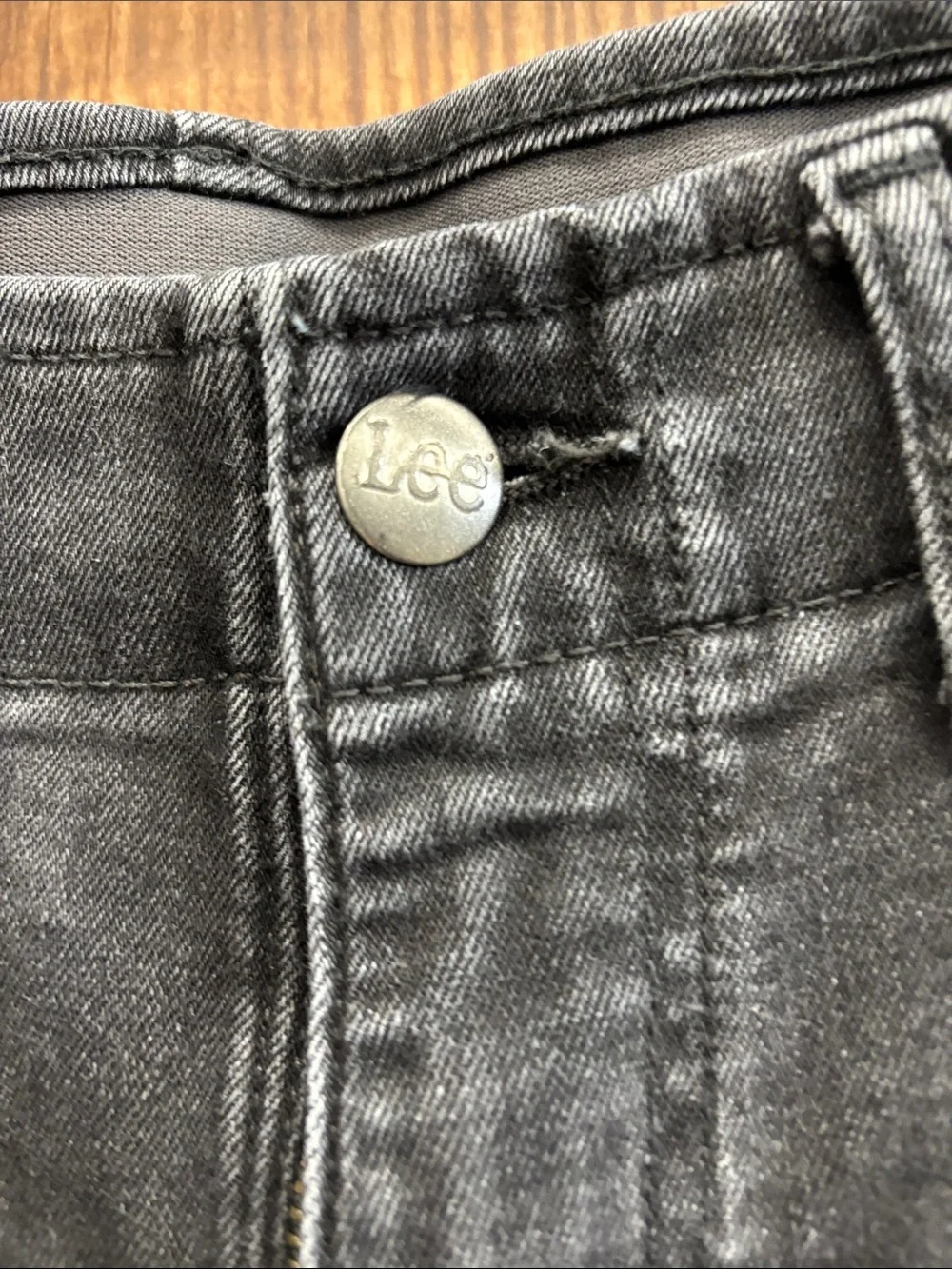Lee slim leg