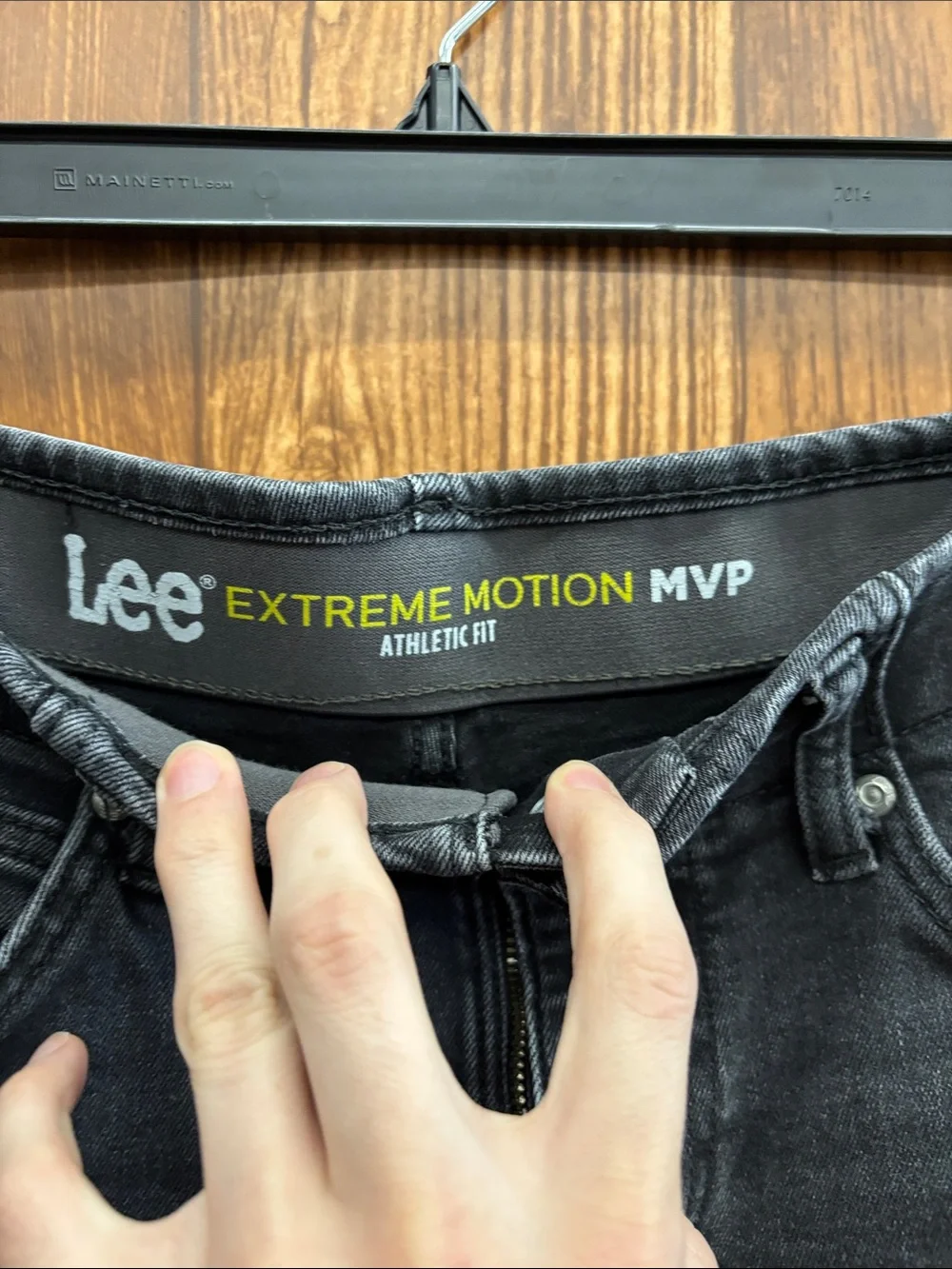 Lee slim leg