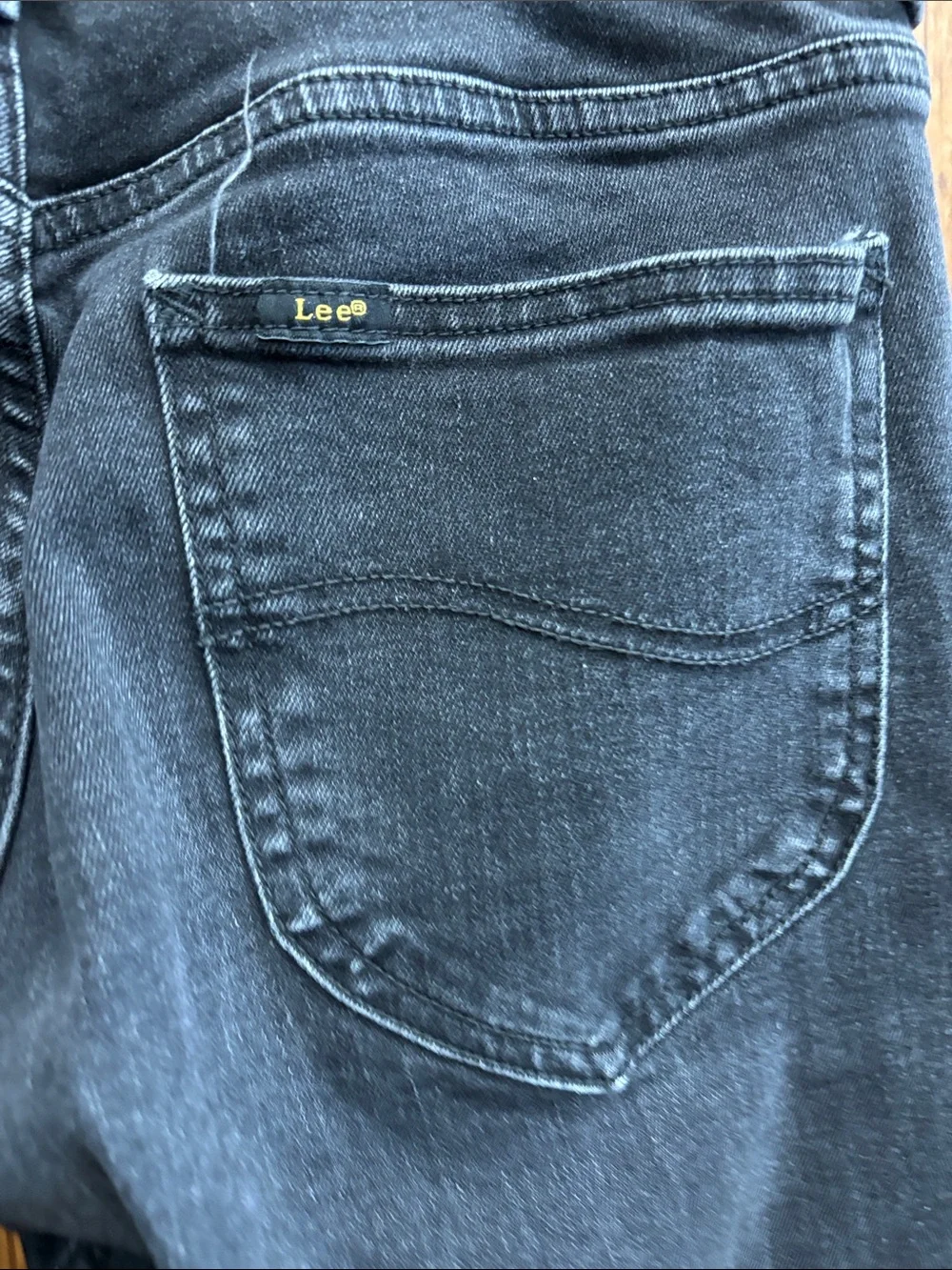 Lee slim leg