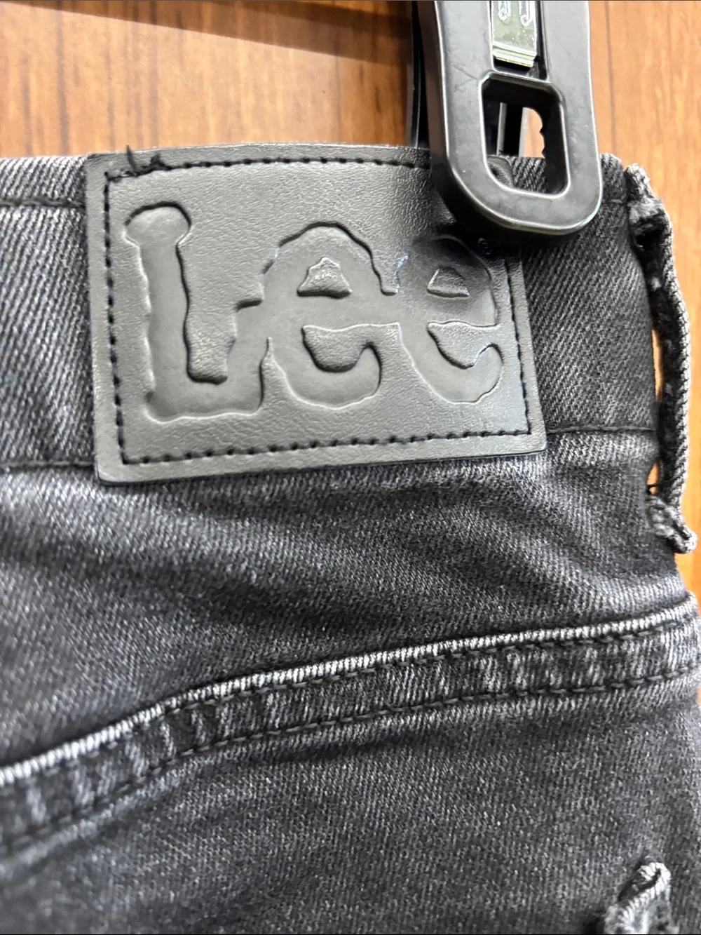 Lee slim leg