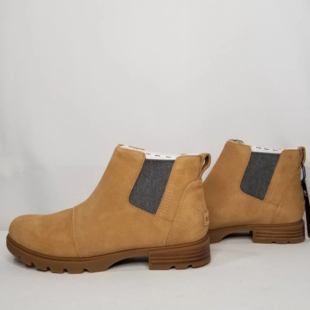 Sorel Women's Emelie III Chelsea Waterproof  Boots Size 7 Tawny Buff, Gum NWT