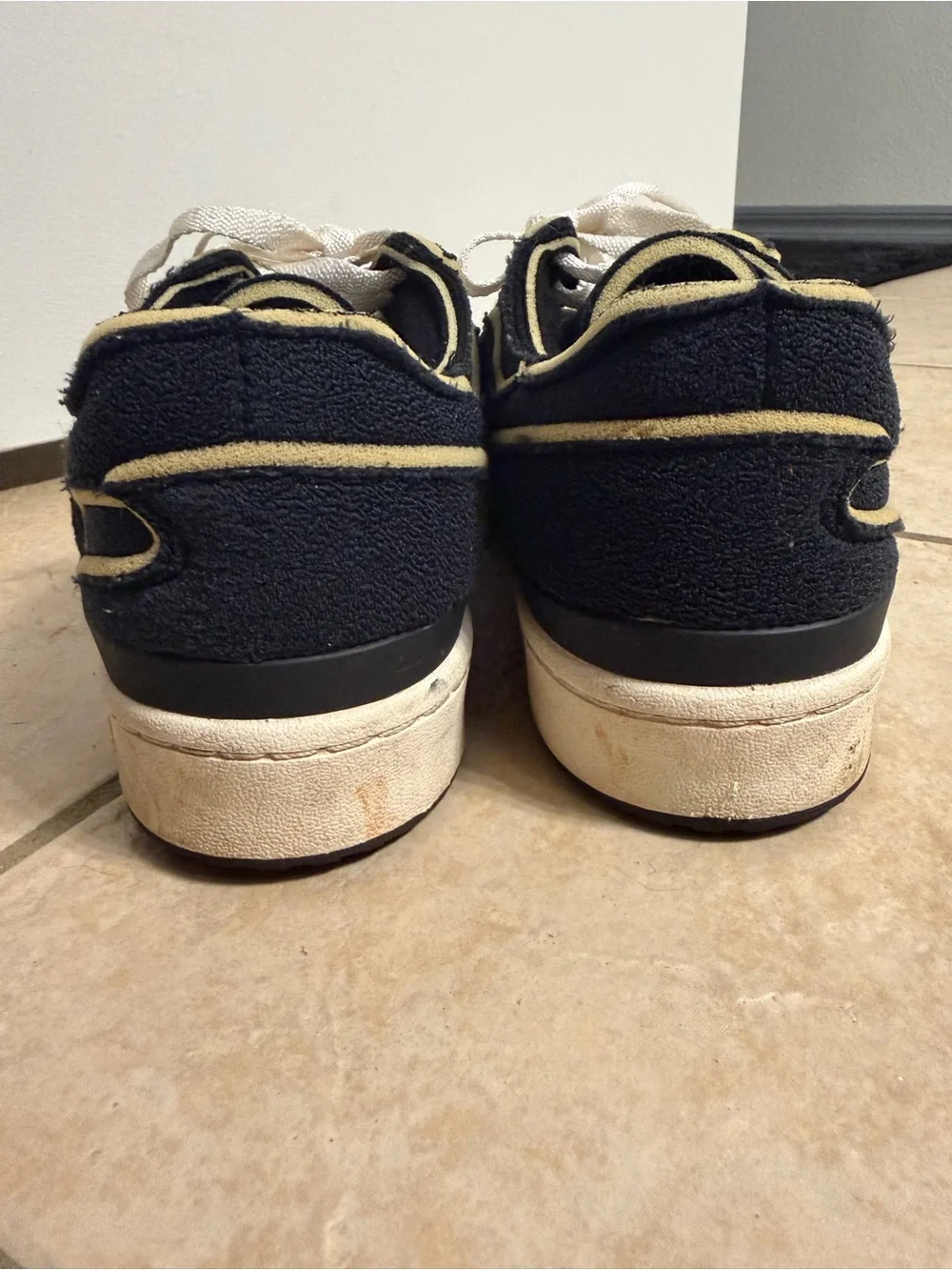 adidas low top