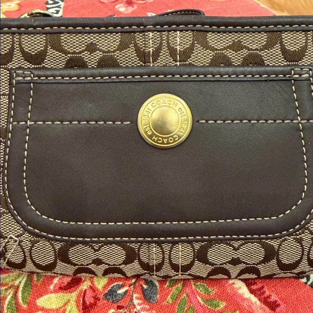Coach happy going wristlet